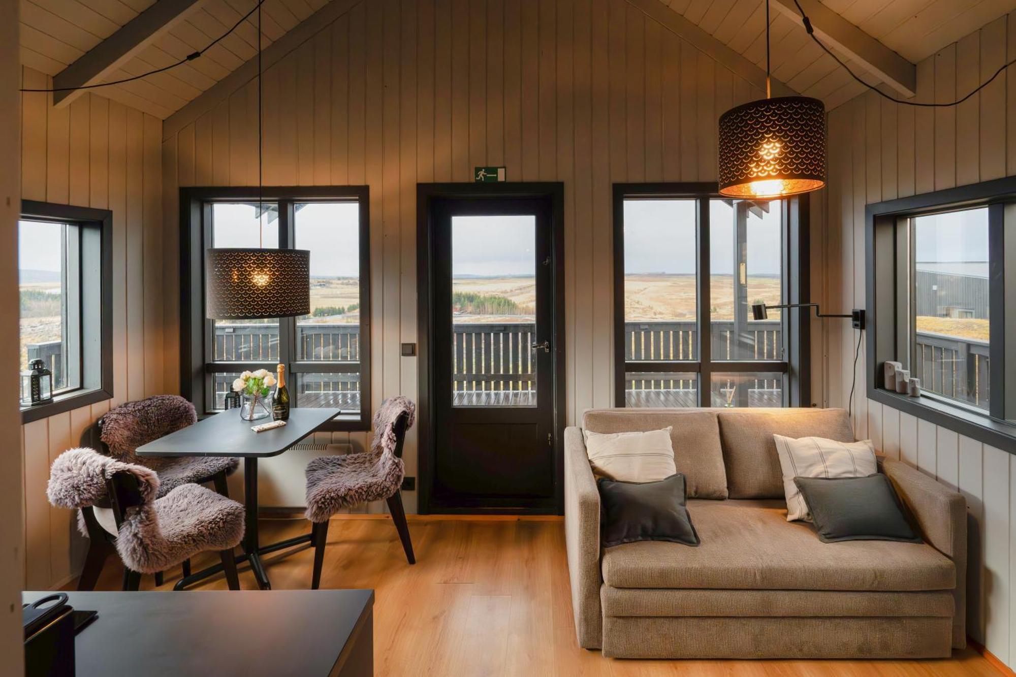 Cozy Cabin Near Golden Circle With Panoramic Views มอสเฟลสแบร์ ภายนอก รูปภาพ