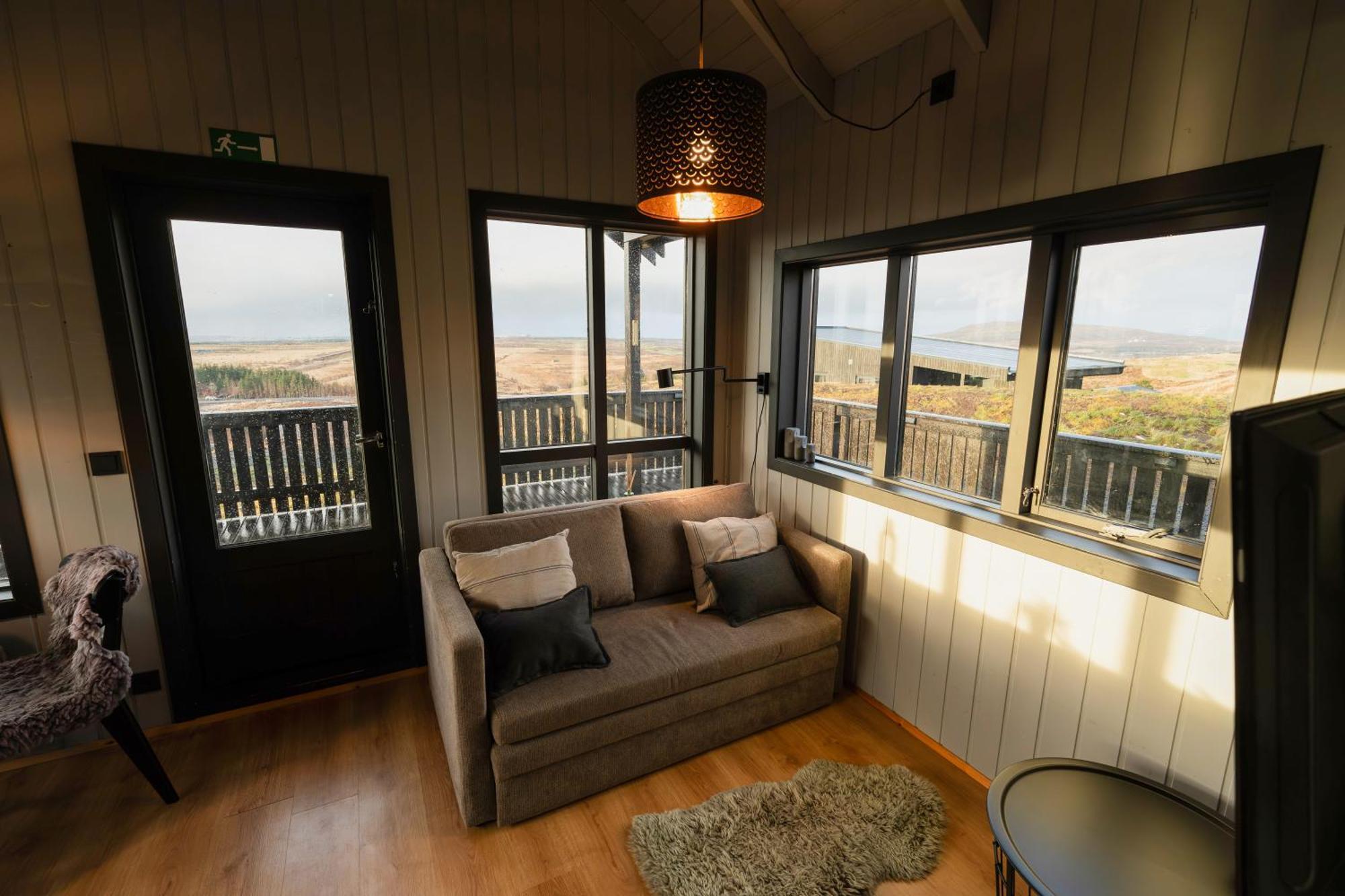 Cozy Cabin Near Golden Circle With Panoramic Views มอสเฟลสแบร์ ภายนอก รูปภาพ
